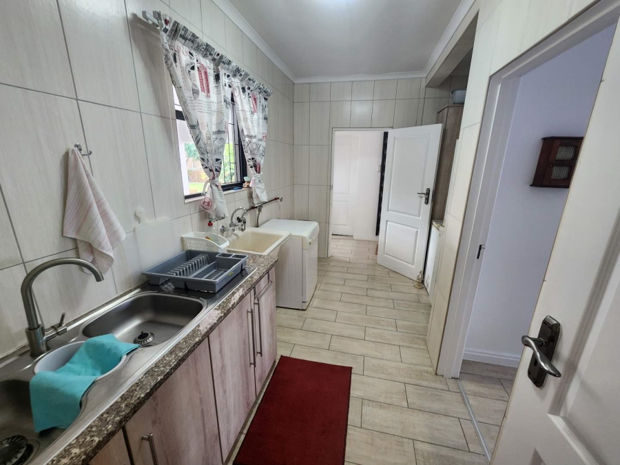 5 Bedroom Property for Sale in Fraaiuitsig Western Cape